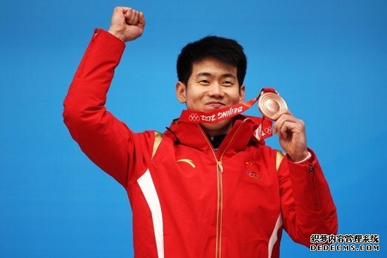 闫文港获得钢架雪车欧洲杯金牌